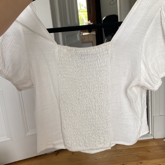 white linen/woven look top with stretch back - Picture 3 of 3
